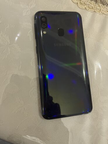 Samsung: Samsung Galaxy A40, 64 GB, rəng - Qara, Sensor, Barmaq izi, İki sim kartlı