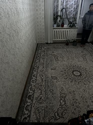 Продажа комнат: Просторная комната с балконом в классическом стиле. - Площадь комнаты — 2