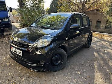 ун басандаткыч: Daihatsu : 2010 г., 1 л, Кол менен иштөөчү, Бензин, Хетчбек — 1