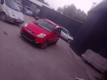 где дешевле купить машину бу: Красный хэтчбек Daewoo Matiz, идеальный для городской езды. Компактные