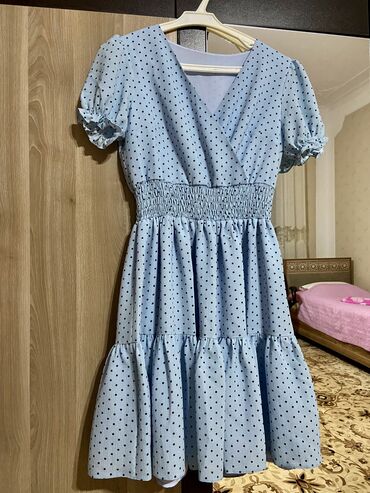 Женская одежда: Коктейльное платье, Миди, M (EU 38)