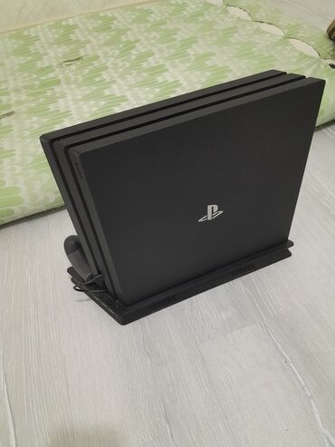 ddr 4: Play station 4 pro satiram uzerinde 2 pult elave soyuducusunu verirem