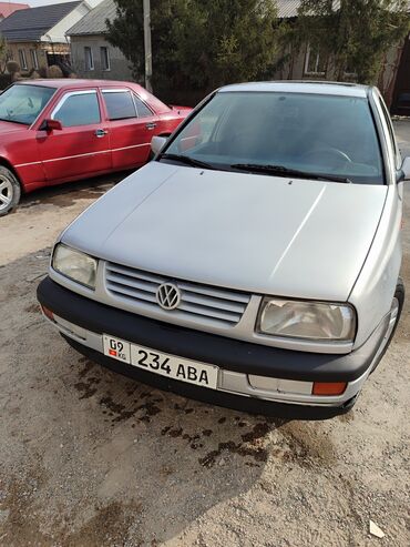 ош продается автомобиль: Volkswagen Vento: 1994 г., 1.8 л, Механика, Бензин, Седан