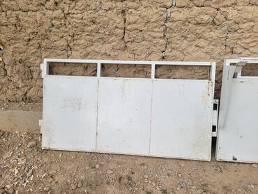 кабина портер 1: Белый малотоннажный грузовик Daewoo Labo, предназначенный для