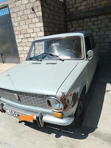 zapi masin: VAZ 2101 “Jiquli” sedan - Korpus: 4 qapılı sedan, ağ/boz rəngli — 3