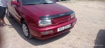 голф 2 двери: Volkswagen Vento: 1993 г., 1.8 л, Механика, Бензин, Седан