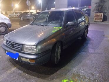 спортивный автомобиль: Volkswagen Vento: 1992 г., 1.8 л, Механика, Бензин, Седан