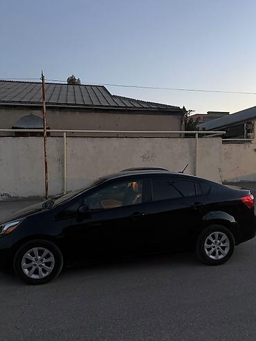 Kia: Kia Rio sedan – qara rəng, Azərbaycan nömrə nişanı “88 CH 751” — 4