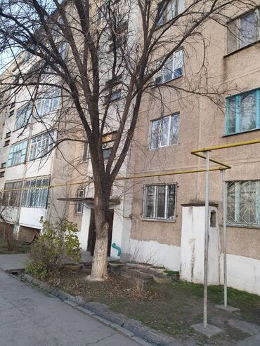 продается 1 комнатная кара балта квартира: 3 комнаты, 68 м², 105 серия, 5 этаж, Старый ремонт