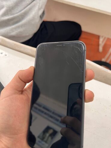 Apple iPhone: IPhone 11, Б/у, 128 ГБ, Черный, Чехол, 76 % — 2