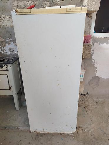 Soyusucu iwlek veziyyetdedir.Sadece qapisinin kenarindaki rezinler