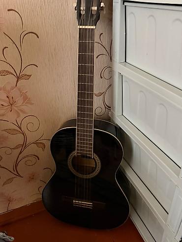 classi: Klassik akustik gitara – qara rəng - Korpus: tam ölçülü klassik (nylon — 1