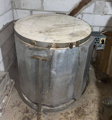 Ostali alati i mašine: 1. Peć za pećenje keramike i grnčarije Peć je zaprimine od 230l — 9