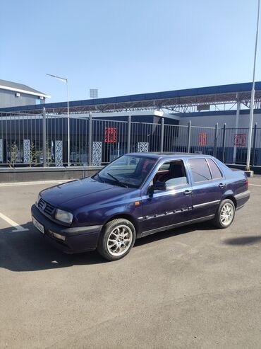 продаю нексия 2: Volkswagen Vento: 1993 г., 1.8 л, Механика, Бензин, Седан
