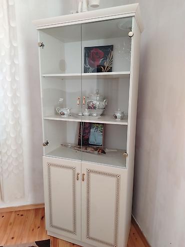 Rəf vitrinləri: Mebel və ev əşyaları paketi - Şüşəli vitrin bufet: Üst hissəsi tam — 1