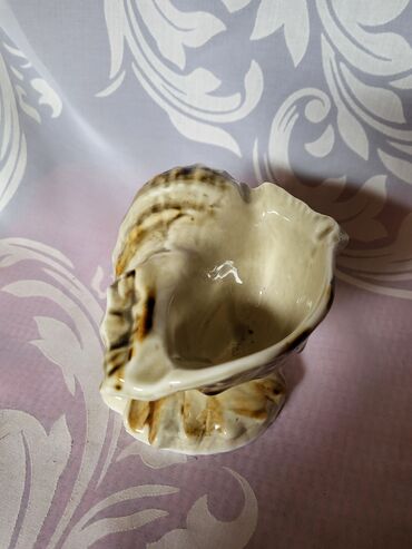 Ostalo posuđe: Pepeljara skoljka,rucni rad kineski porcelan 70,80te. Pepeljara — 2