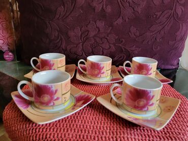 Kuhinjski setovi: Soljice nove porcelanske vintaz. Soljice komada 5 u ceni. Tacne — 4