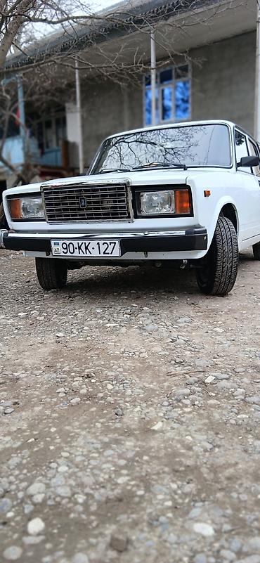 i̇kinci el: VAZ 2107, ağ rəng, sedans Xüsusiyyətlər: - Klassik VAZ 2107 dizaynı — 1