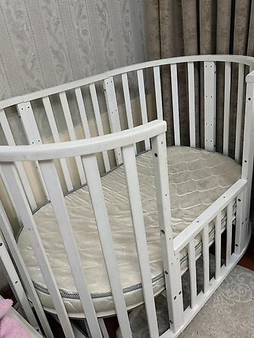 uşaq beşiyi satılır: Oğlan və qız üçün, İşlənmiş, Yumru, Beşik, Dəstsiz, Matras ilə, Yellənmə mexanizmi ilə — 3