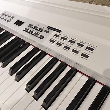Musiqi alətləri: Elekto piano Kurzweil KA-90 Polifoniya:128 Klavişlər:88 Səslər:20 — 4