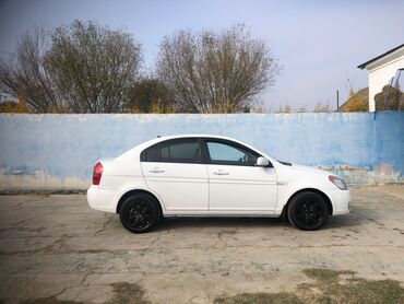 Hyundai: Hyundai Accent: 1.4 l | 2010 il Sedan — 9