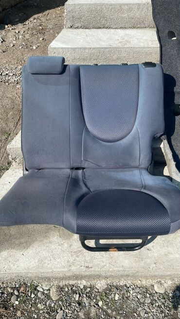 спортивное сиденье: Продаю сиденья от Хонда Жазз. остались только задние и дверные карты