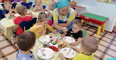 в детский сад: Требуется Няня, помощник воспитателя, Частный детский сад, Менее года опыта