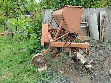 traktor kotanı: Kultivator gubre sepen - Traktora qoşulan, mexaniki ötürücülü kartof — 3