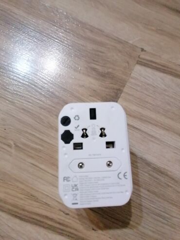 Punjači: Univerzalni putnički adapter TESSAN - Kompaktan all‑in‑one adapter sa — 5