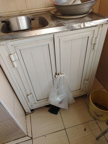 Qonaq otağı dəstləri: Klassik üslubda otaq mebelləri dəsti Dəst tərkibi: - Geniş divar — 11