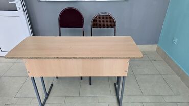 Seyflər: İşlənmiş, Dördbucaq masa, 2 stul
