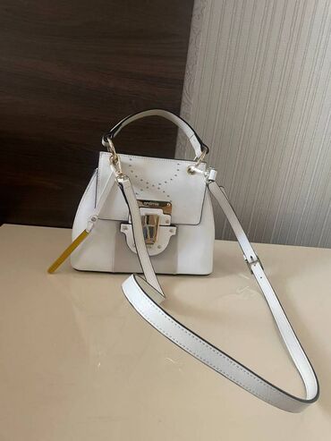 ремешок на сумку: Очень красивая фирменная итальянская сумочка Cromia в белом цвете;