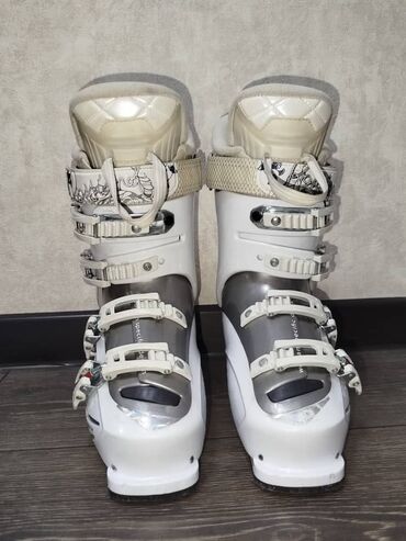 каракол лыжи: Горнолыжные ботинки
размер: 245/38,5
состояние отличное 
цена:8000
