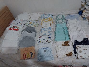 Uşaq geyimi və ayaqqabıları: 37 eded oglan korpe ucun bodi cemi 50 AZN. ( 1 ededi 1.35 AZN). Coxusu