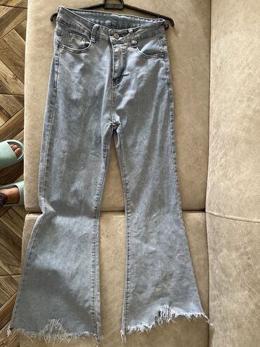 женские джинсы с низкой посадкой: Клеш