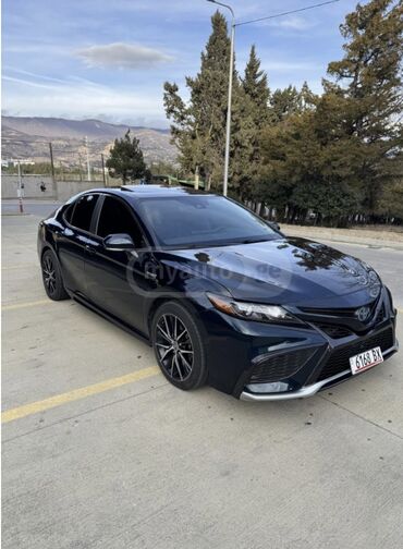 Toyota: Toyota Camry: 2021 г., 2.5 л, Типтроник, Гибрид, Седан