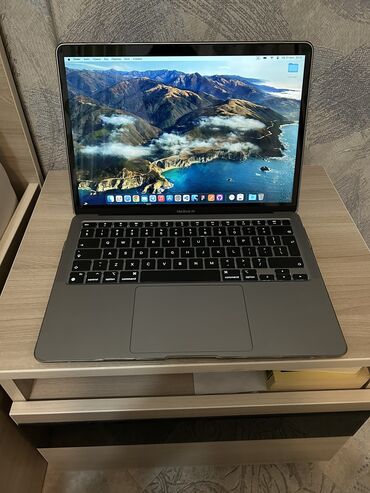 mac book m1: Ноутбук, Apple, 8 ГБ ОЗУ, Apple M1, 13.1 ", Б/у, Для работы, учебы