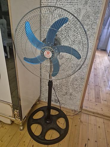 mini fan: Crown ayaqüstü ventilyator - Güclü hava dövriyyəsi üçün iri metal — 1