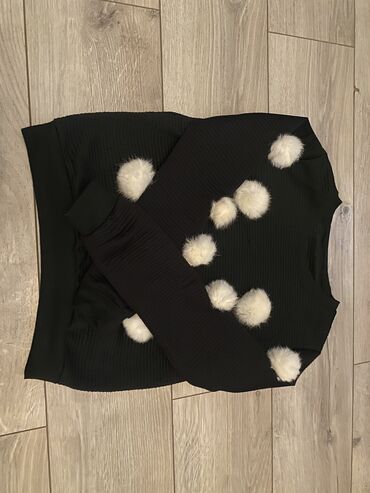 шуба из овчины азербайджанская: Kofta,standart ölçüdədi . Vəziyyəti əladı. Yəni yenidə demək olar