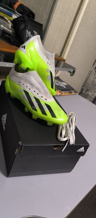 Бутсы: Adidas crazy fast состояние:новое, вырезана пятка размер:36-37