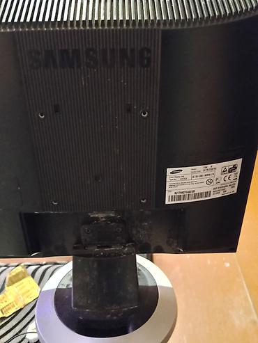 samsung 980: Samsung SyncMaster 713N LCD monitor - Ekran diaqonalı: 17 düym (5:4 — 2