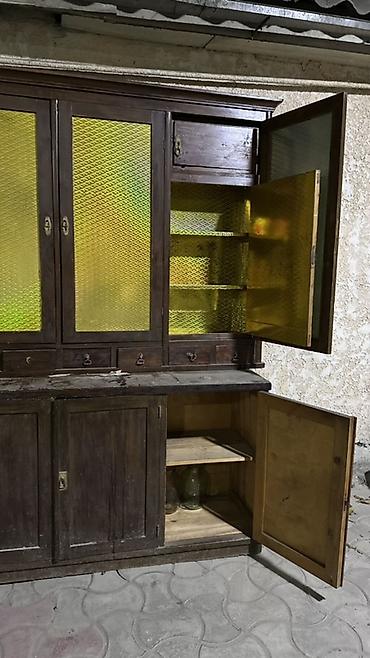гкафы: Деревянный буфет с витражными дверцами

- Материал: массив дерева — 3