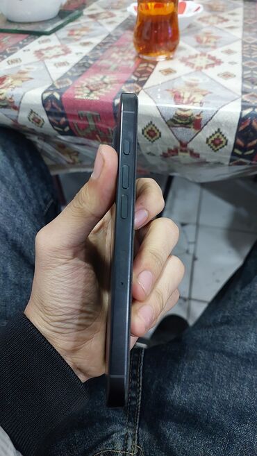 Apple iPhone: IPhone 16 Pro, Qara, Face ID — 5