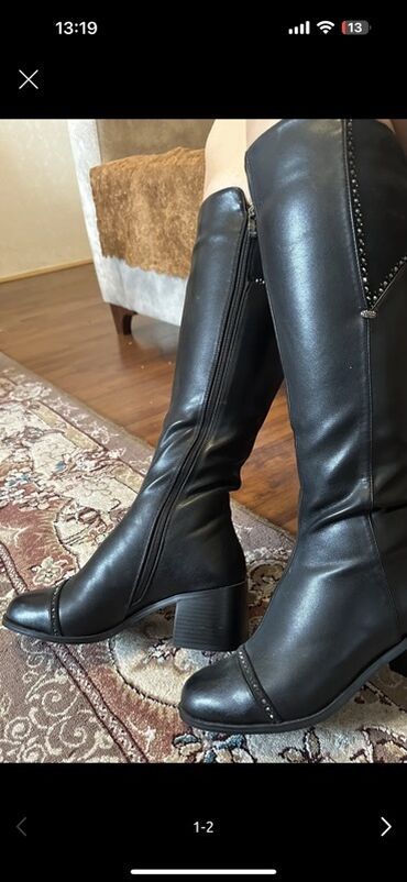 uzun pencekler: Qadın üçün dizaltı qara çəkmə - Material: hamar dəri görünüşlü üst