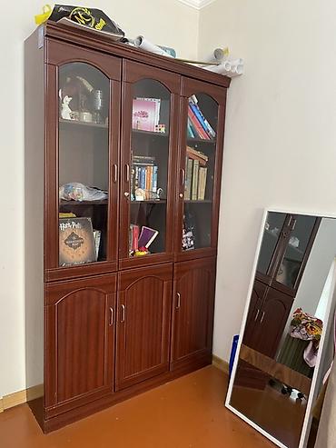 kitab şkafi: Kitab vitrinli şkaf - Material: ağac teksturalı laminat/MDf, qəhvəyi — 3