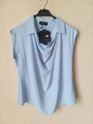 Köynək və bluzalar: 12m xer biri tezedi. 3 deneden cox alana 10m vererem.Qadın köynəkləri — 5