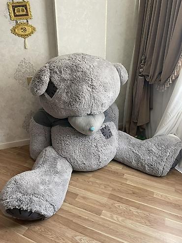 oyuncaq kalyaska: Nəhəng Teddy ayı satılır. Təxminən 2 metr boyundadır. Çox yumşaq — 1
