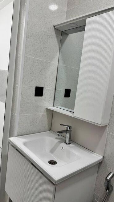 Digər kommersiya daşınmaz əmlakı: İcarəyə təqdim olunan kommersiya sahəsi - İşıqlı, minimalistik — 8