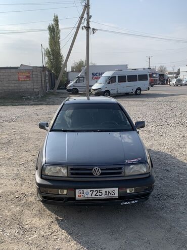 продаю в связи с переездом: Volkswagen Vento: 1994 г., 1.8 л, Механика, Газ, Седан