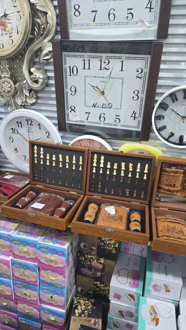 Şahmatlar: Şahmatlar müxtəlif qiymətlərlə . qiymətlər müxtəlifdir çatdırılma — 3